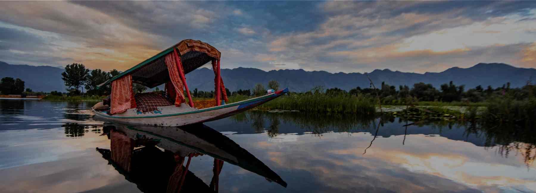 Forever in the Valley – Best of Kashmir Romantic Escape with Shikara Ride